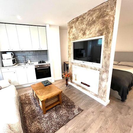 Modern Studio Apartment With Free Wifi London Eksteriør billede